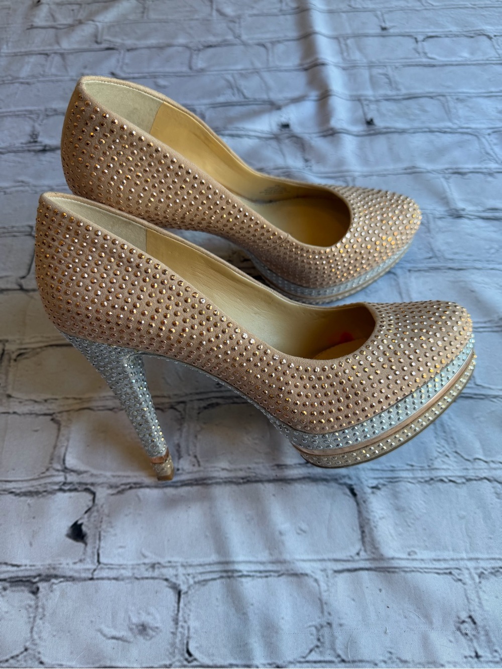 Sparkle Bling Party Shoes High Heels Gianni Bini Size 8 Metallic Neutral Event
